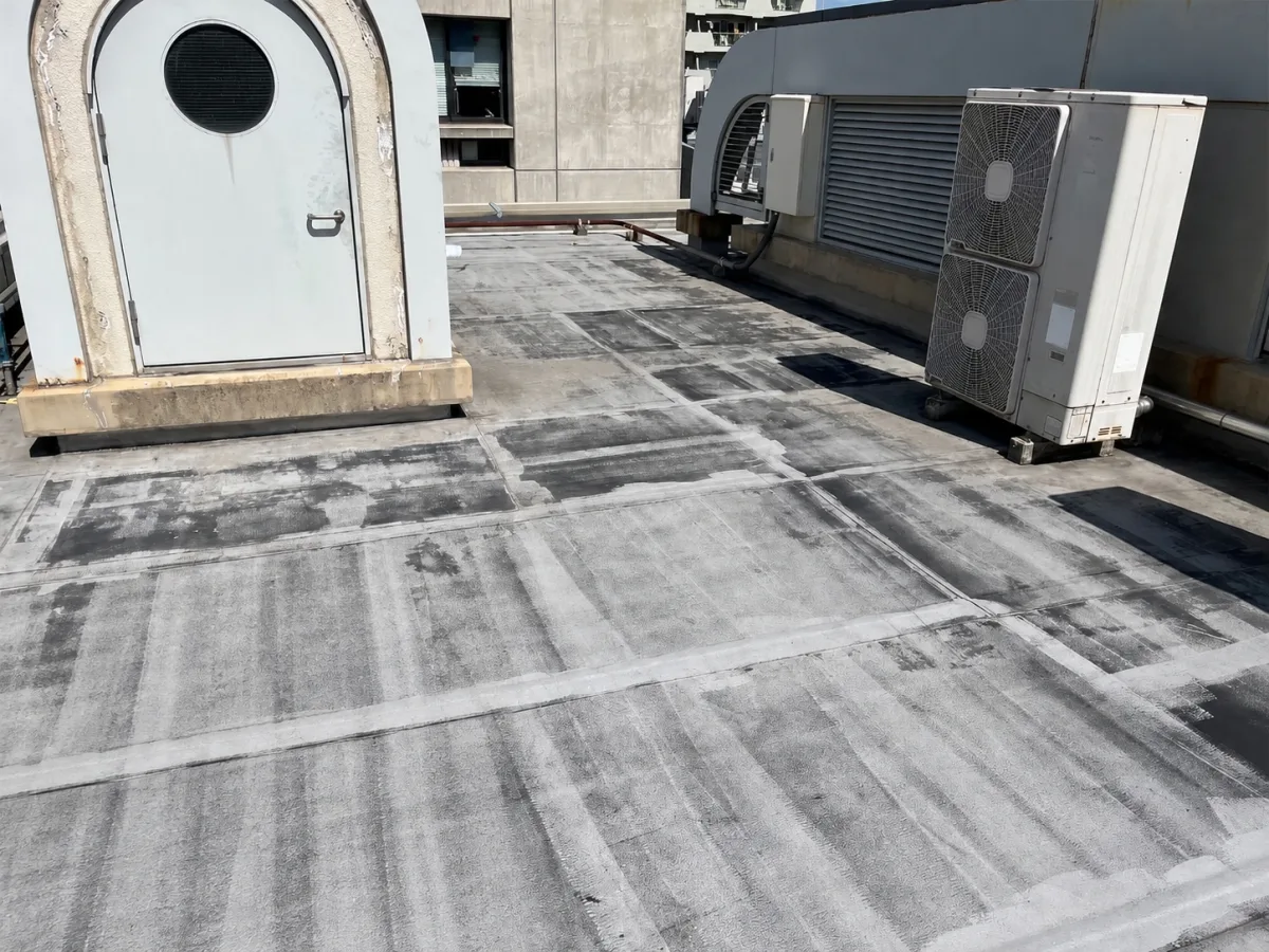 大阪市 教育施設の屋上防水工事（ウレタン塗膜防水） 施工前