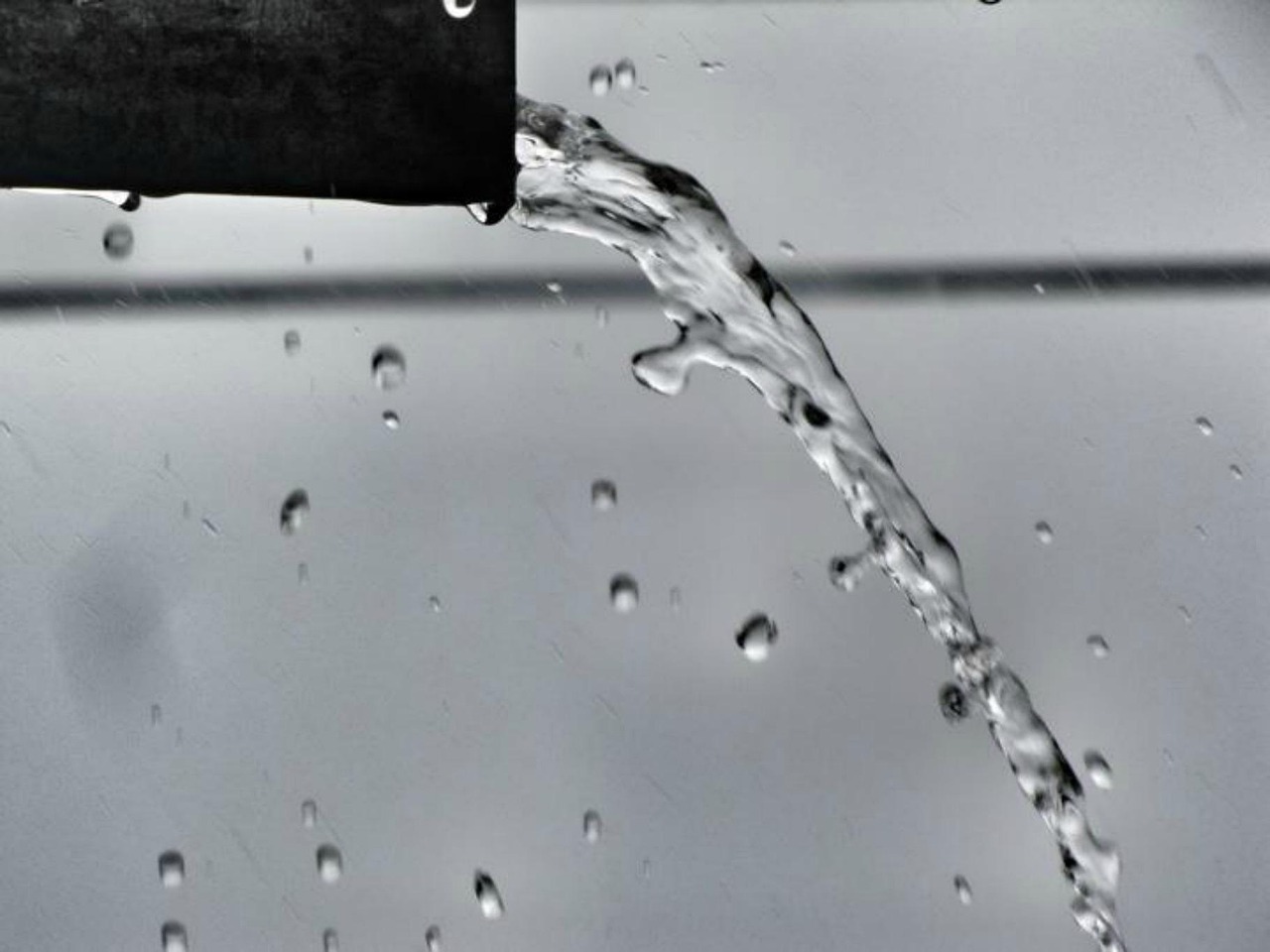 西宮の防水工事｜雨漏りを防ぐ“最適な工法選び”と長持ちさせるポイント